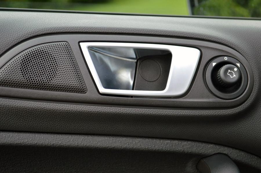  Ford Fiesta Titanium 2014 года  (фото 36 из 44)